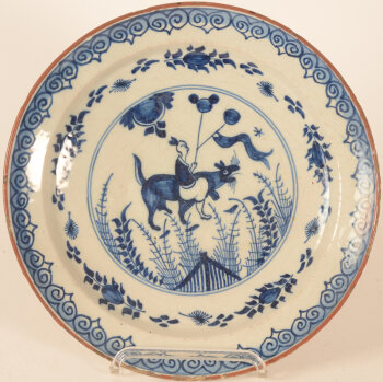 Delft charger with curious decoration
