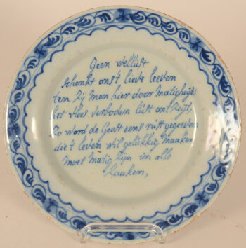 A Delft blue and white text plate warning for lust!