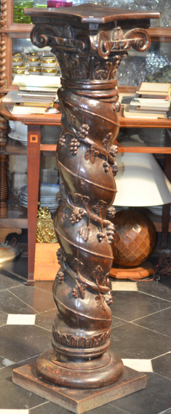 Oak baroque style pedestal
