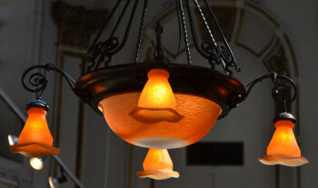 Daum Nancy (France) a large art nouveau 5 lights chandeleer in glass and forged iron
