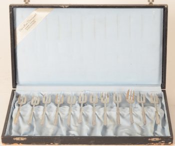 NV Zilverfabriek Voorschoten Silver Dutch cake forks